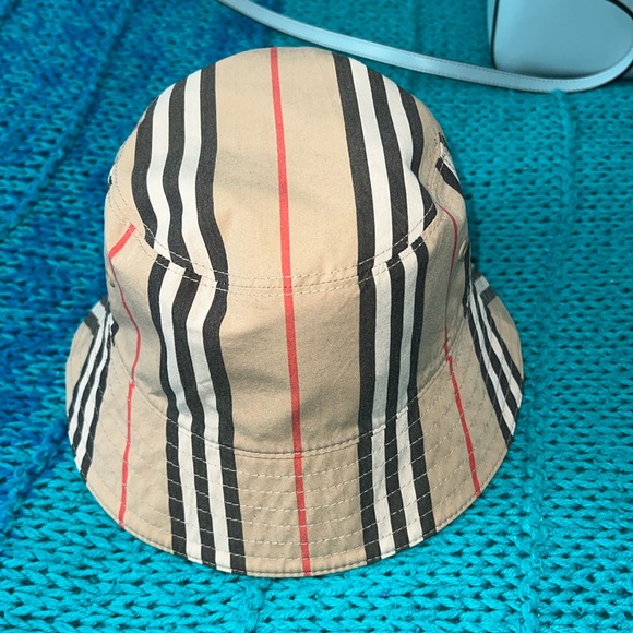 Reversible Burberry Bucket Hat - Picture 1 of 6